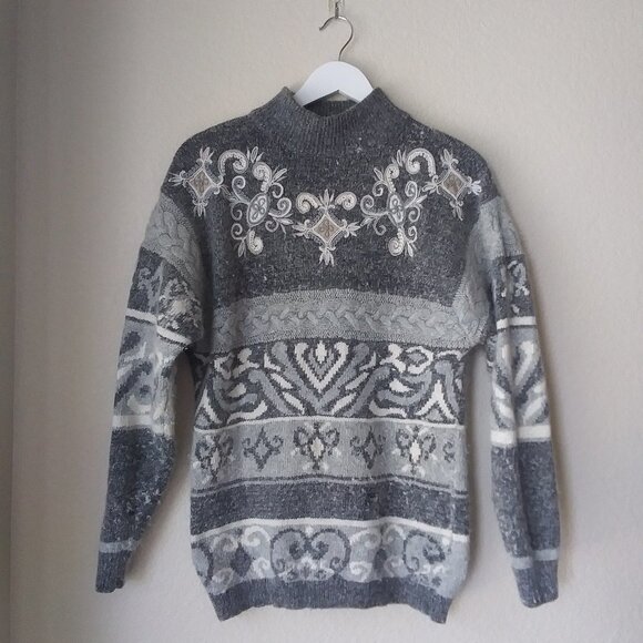 Sweater Grey Soft Fuzzy Embroidered Turtle Neck Pullover Womens Small - Picture 4 of 6